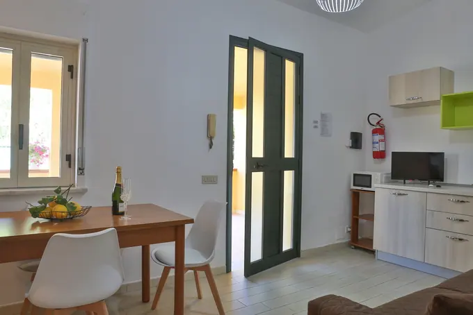Zona giorno e cucina negli alloggi Paradise Beach — foto 5